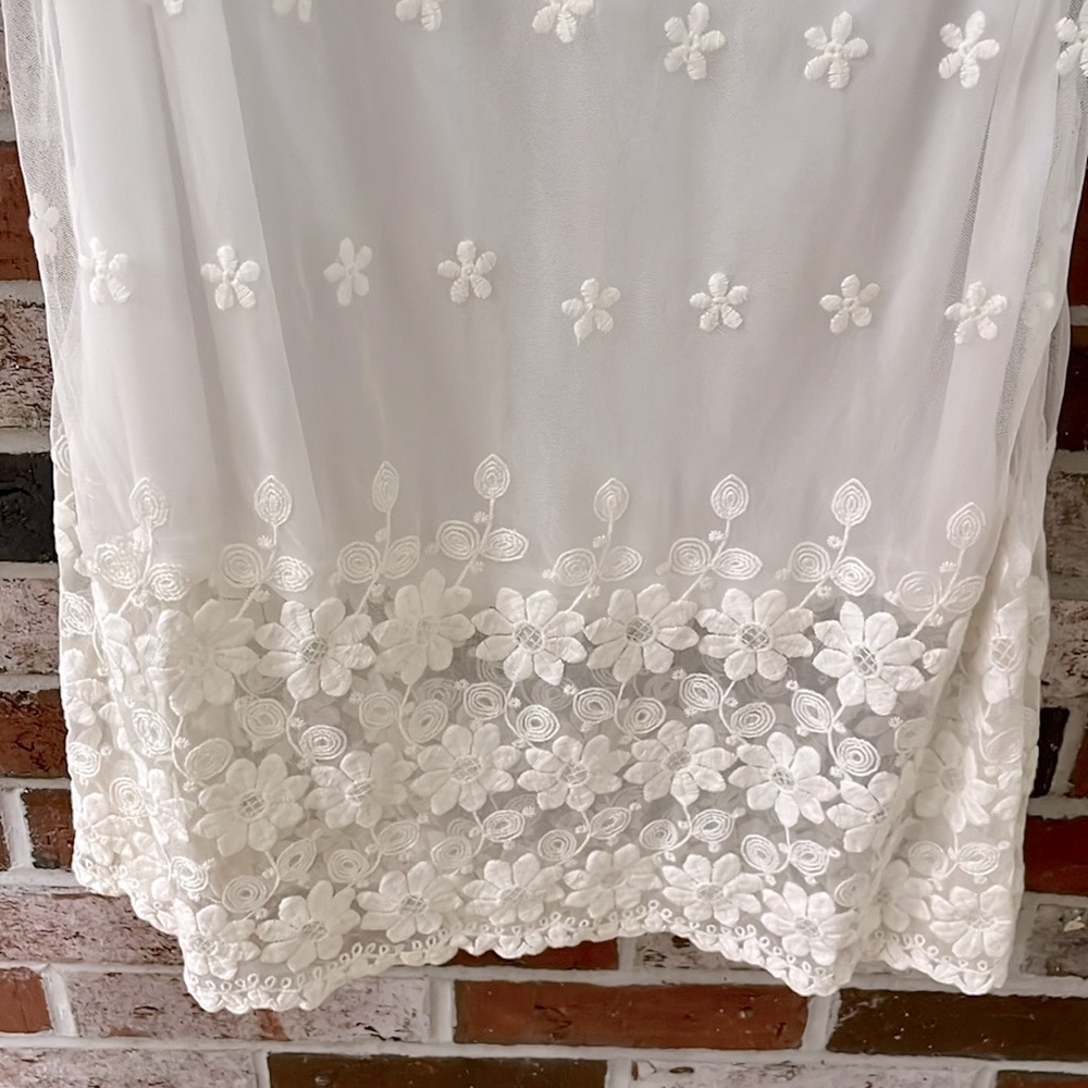 REBORN White Lace Boho Embroidered Bell Sleeve Dress S NWT - Picture 9 of 13